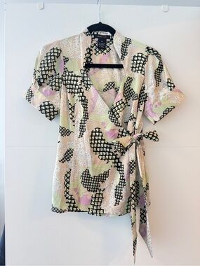 BCBG Max Azria Abstract Floral Wrap Blouse XS | Retro Tie Waist Top